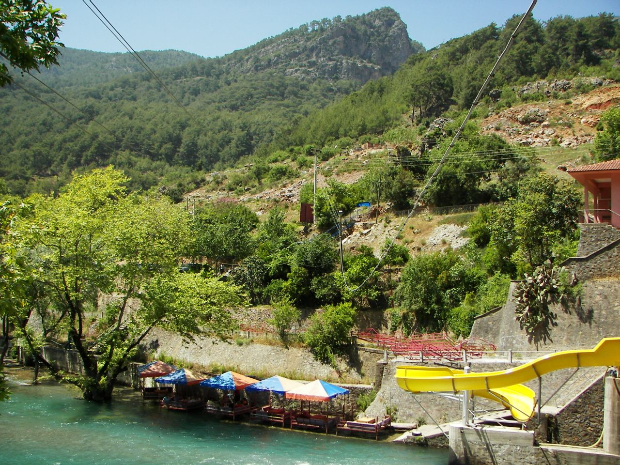 Dim canyon, restaurant